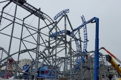 1.4-roller-coaster-giant-crane